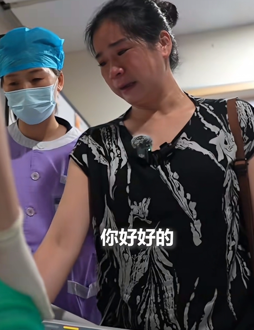 23岁生命骤然落幕，一场含泪的生命接力，温暖了7个绝望的家庭
 
人生最残忍的意外，往往从来不会提前打招呼。湖南长沙，23岁青年柯鑫，一场突如其来的车祸，打碎了一位母亲半生的期盼，也开启了一场震撼人心的善意传递 。
 
8月18日清晨，噩耗突然传来，柯鑫遭遇严重车祸，当即被紧急送往医院抢救。母亲徐女