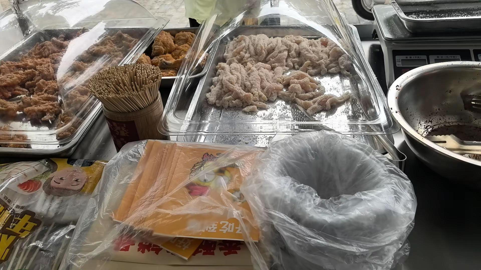 不知道他口中的一只眉笔，我要卖多少鸡锁骨鸡柳。李佳琦