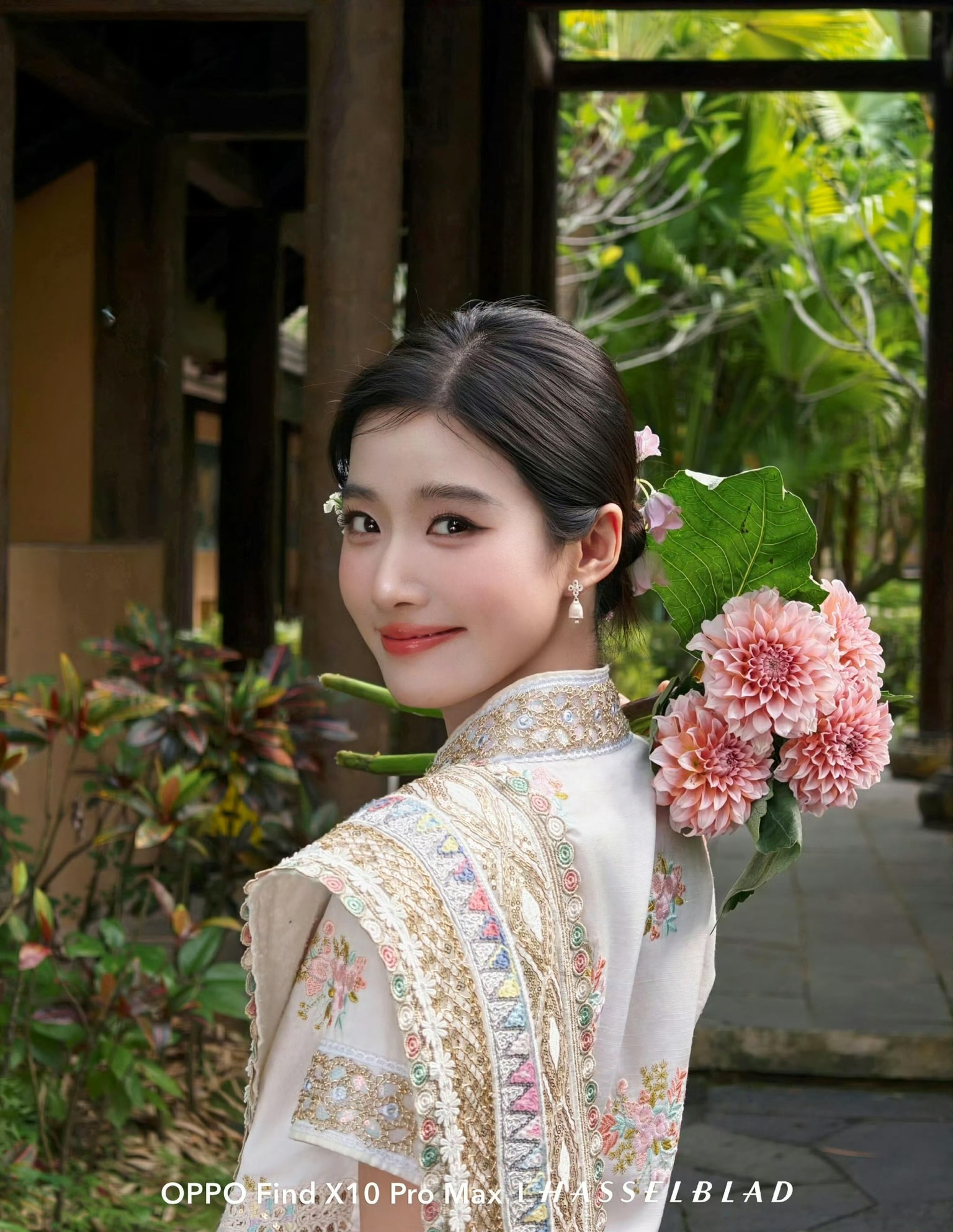 卢昱晓美照。
