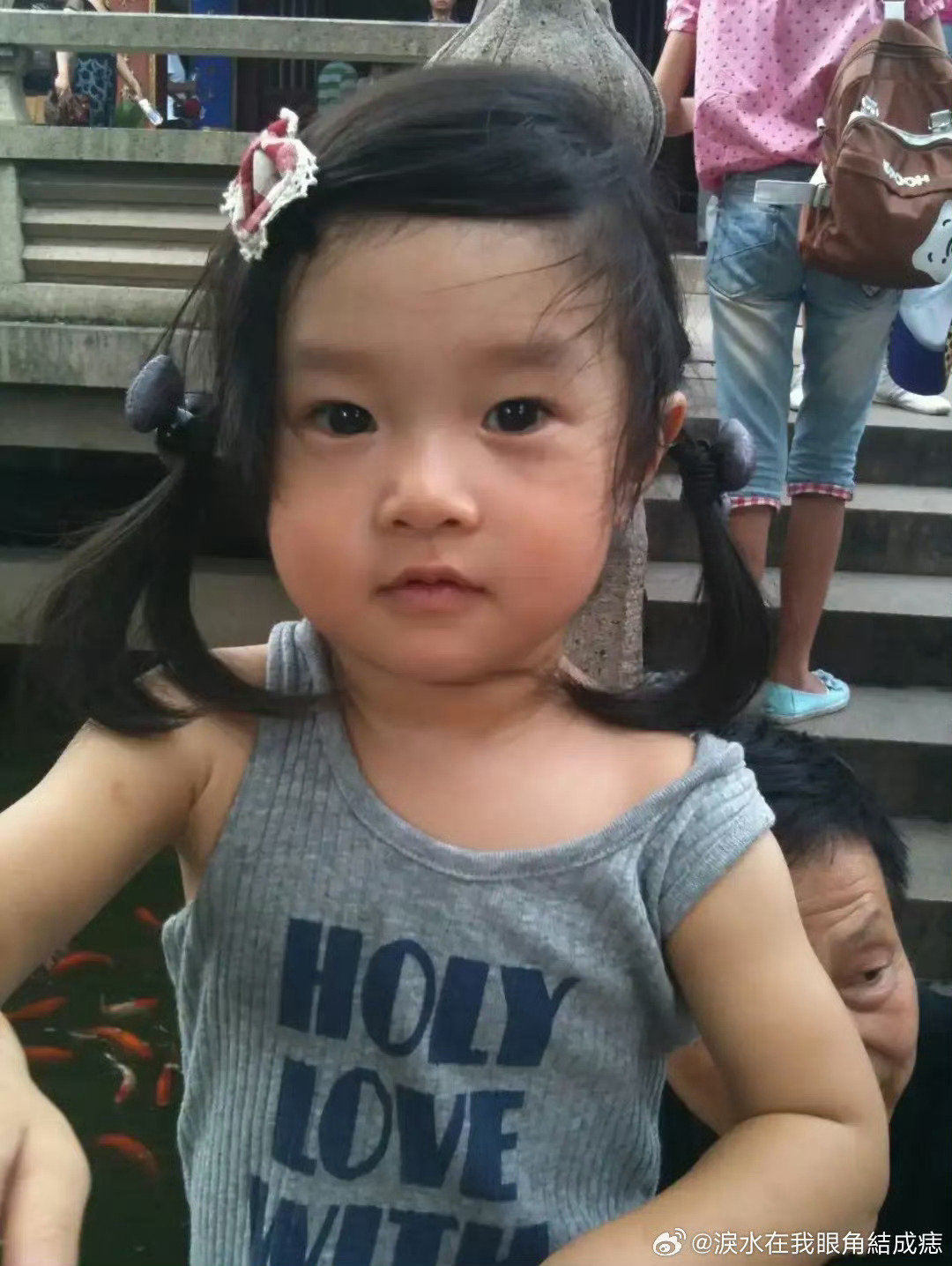 马伊琍大女儿18岁啦！文爱马剪短发温柔漂亮，五官像妈、脸型像爸 ​