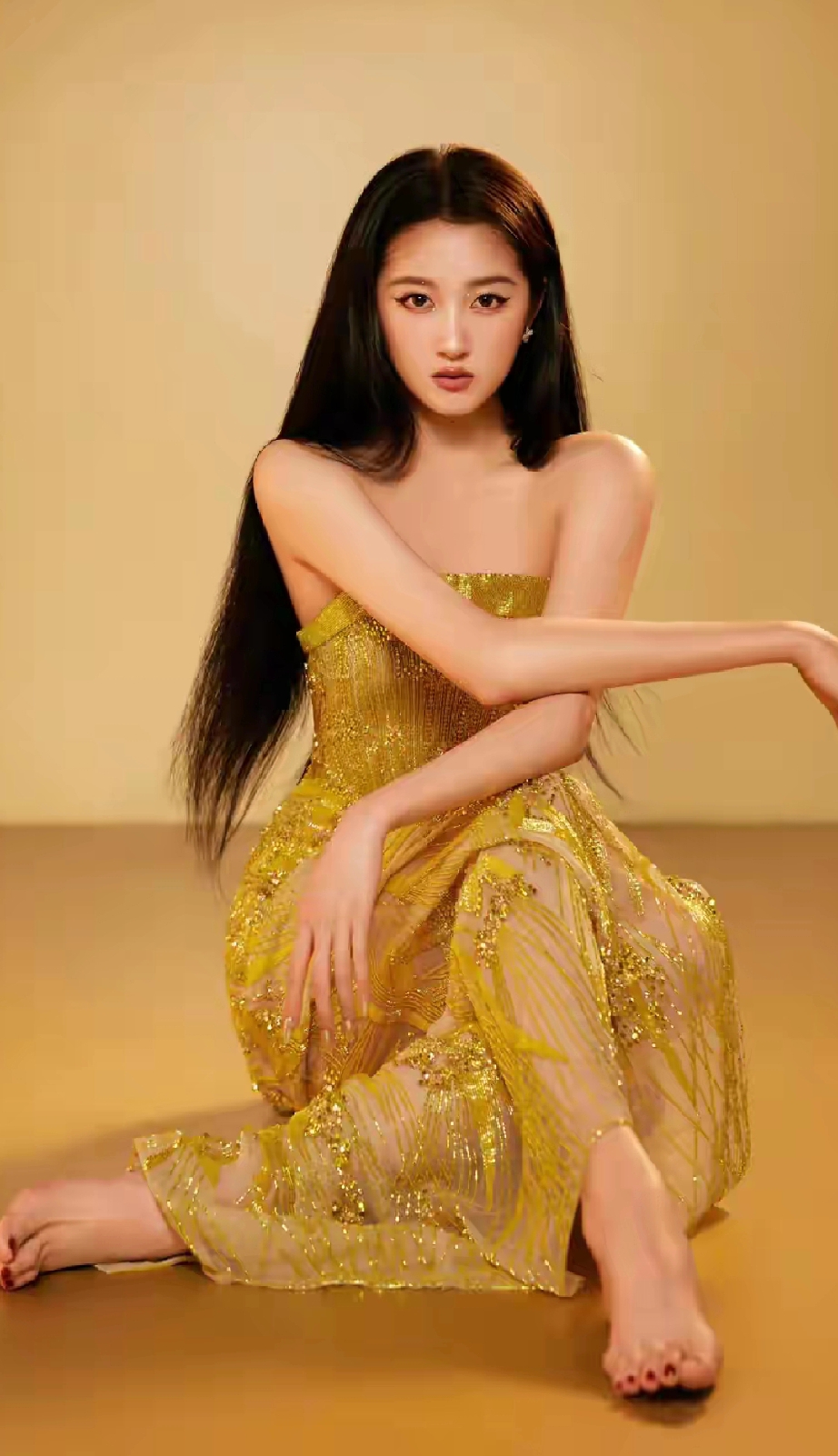 关晓彤真的长大了！在《小巷人家》研讨会的亮相，完全颠覆了大家心中她“国...