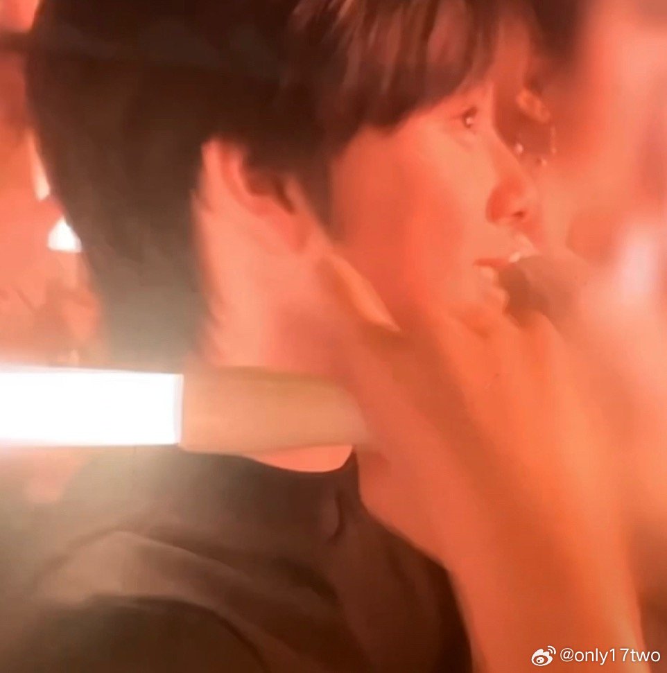 我感觉这帧特别像吴磊阿 ​