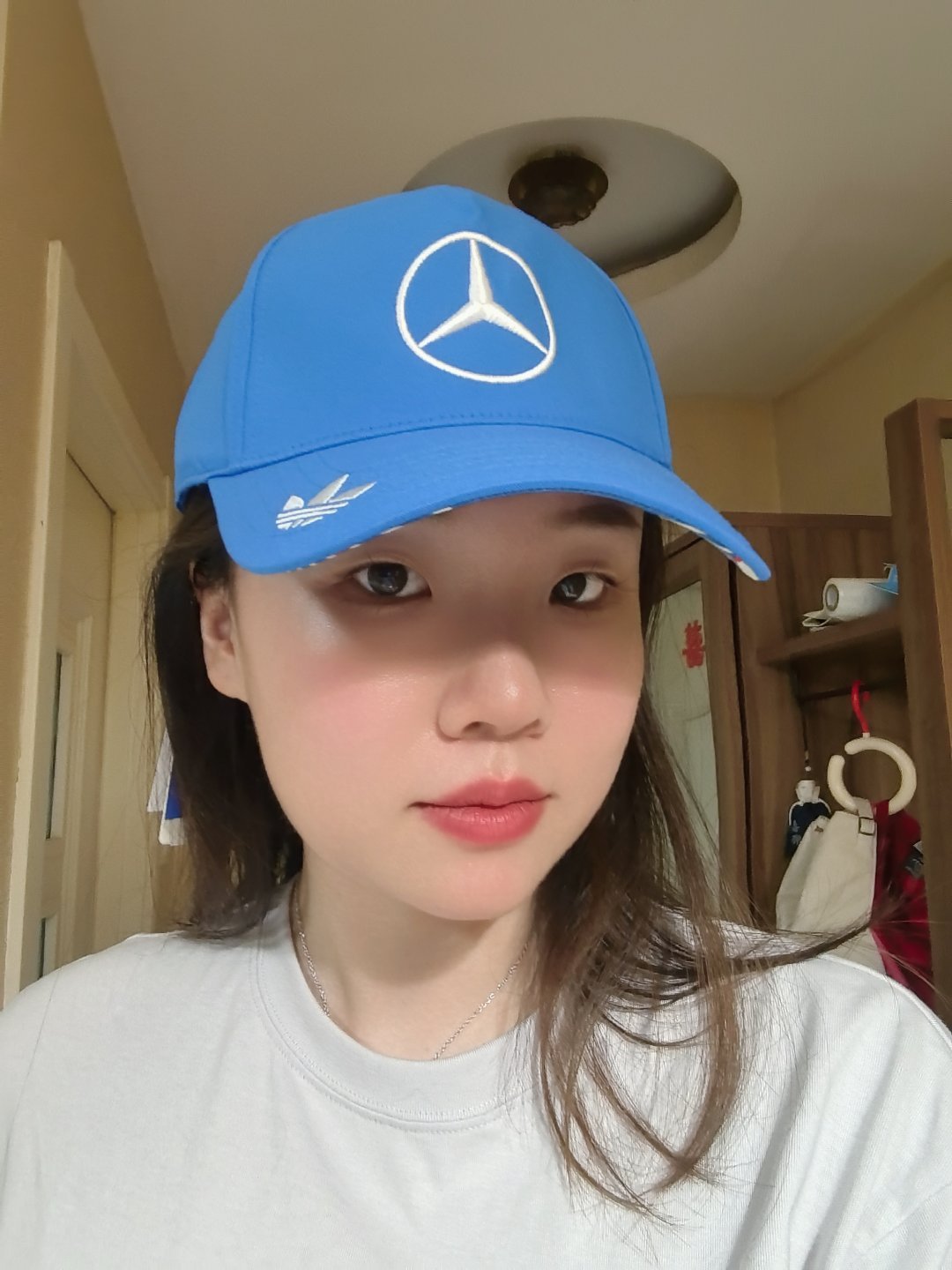 奔驰的帽子果然好看[淡淡的] ​