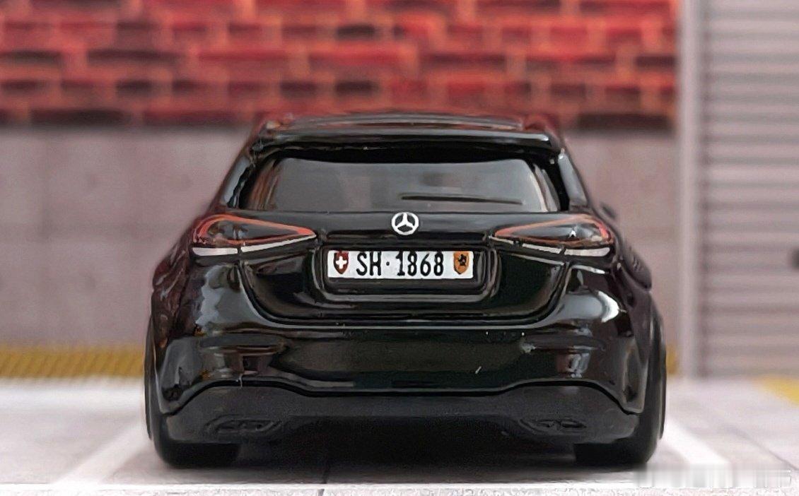 #我的玩具# 679.［小车：风火轮187.］
普卡 奔驰A-class
【购自并夕夕：16.50】 ​