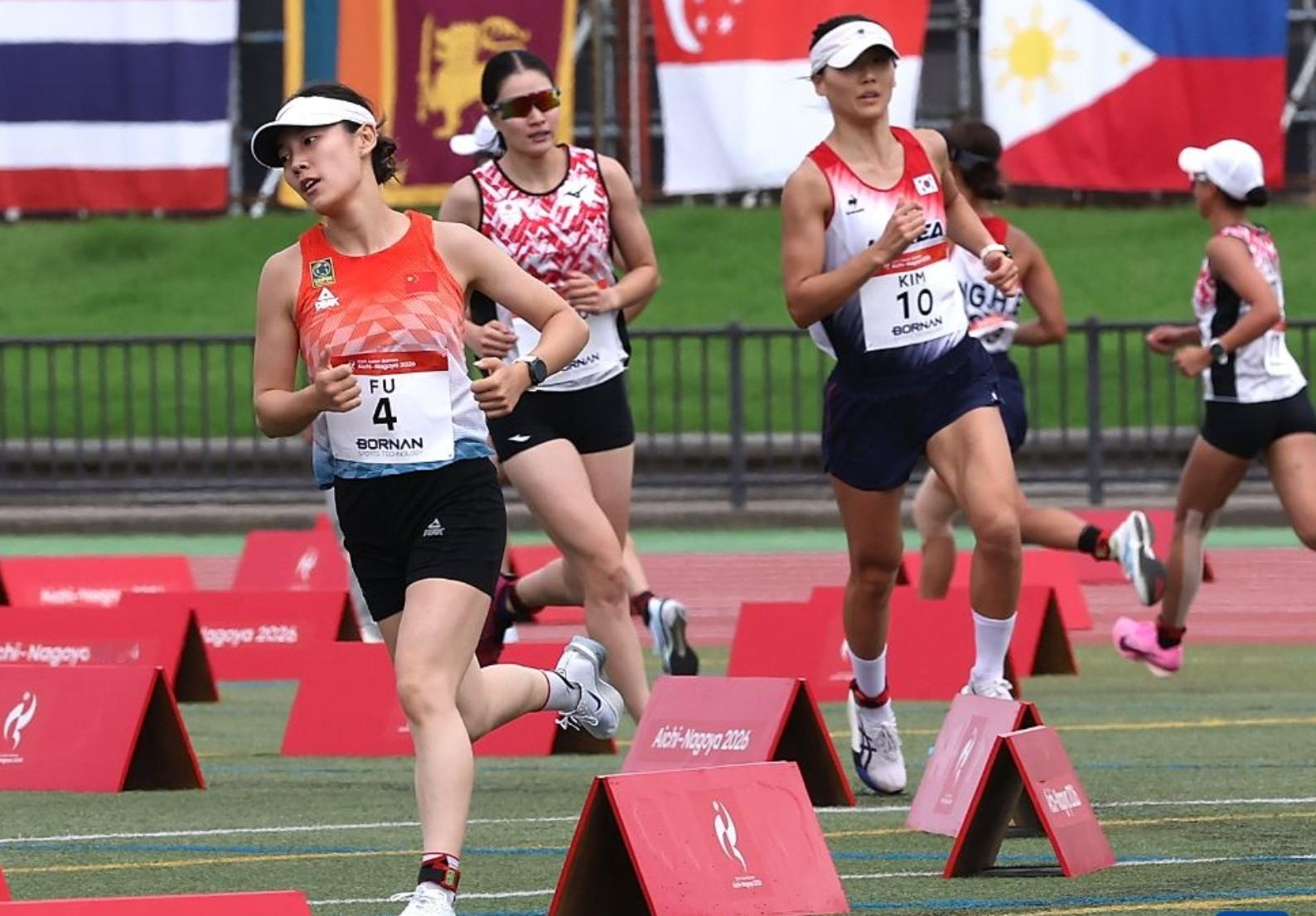 2026亚运会，中国队首金产生！
2026 名古屋亚运会赛场捷报传来，现代五项女子团体决赛尘埃落定。由张明煜、吴希瑶、付静、孟鑫组成的中国队，稳扎稳打，最终以总分 4368 分力压群雄，斩获金牌，顺利完成该项目亚运卫冕。这枚金牌，也是本届亚运会中国体育代表团收获的第一枚金牌，意义重大。

现代五项集