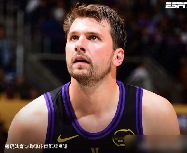 41岁詹姆斯，鏖战39分钟，15次助攻，还是输给了19岁。 他拖着受...