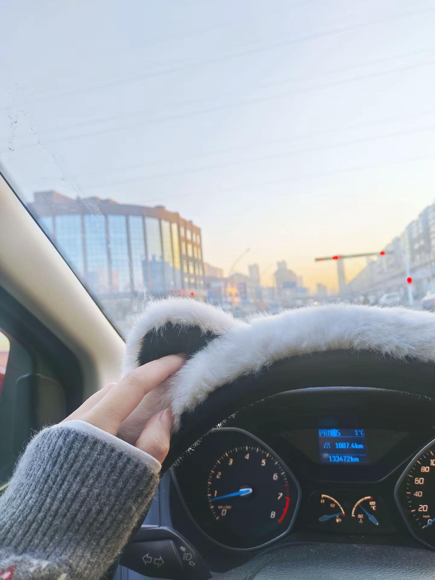 什么是方向盘加热咱也不知道啊...反正我的是透心凉...