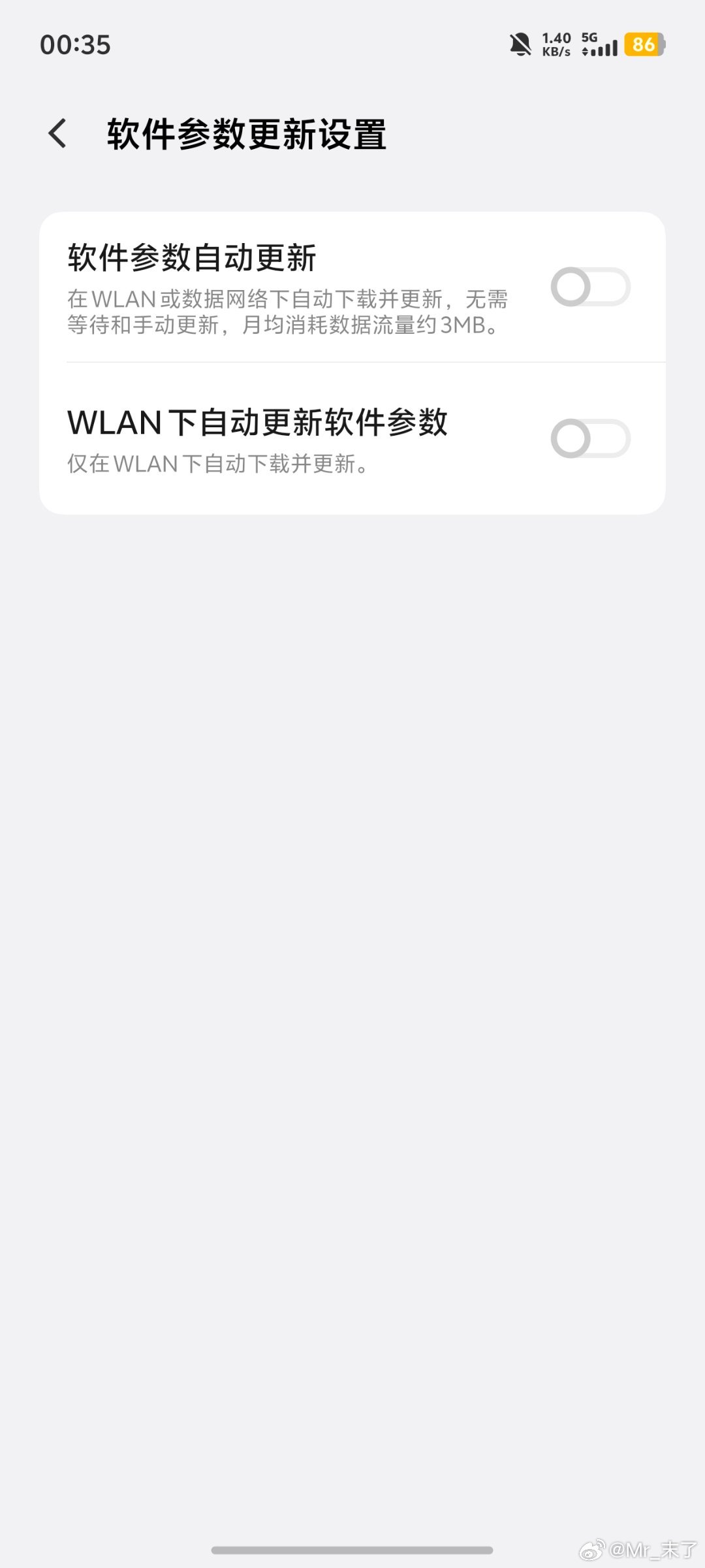 VIVO你们真的很贱呐！一般人都以为手机买来后不更新，就能防止厂商对手机负优化！结果我刚在某书刷到一个说！VIVO手机的设置里，点关于手机再点版本信息，最下面有个软件参数更新，得点进去再点右上角把里面的东西关掉！一查我已经被自动更新到8月20日！气吐血！他们说更新后手机拍照变暗了！ ​