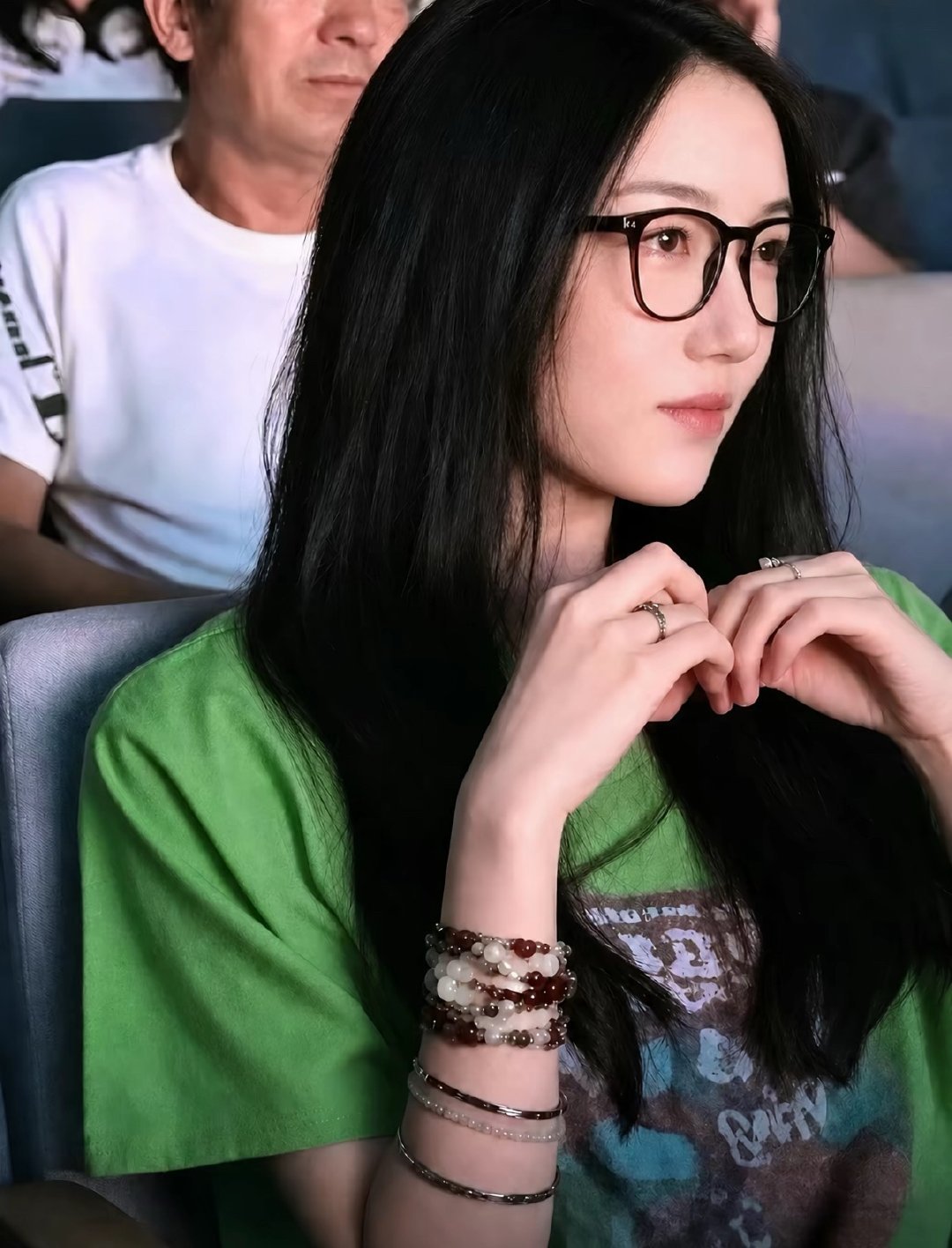 李嫣几乎看不见唇腭裂修复痕迹，修复的很自然诶！因为唇裂吃了不少苦吧 ​
