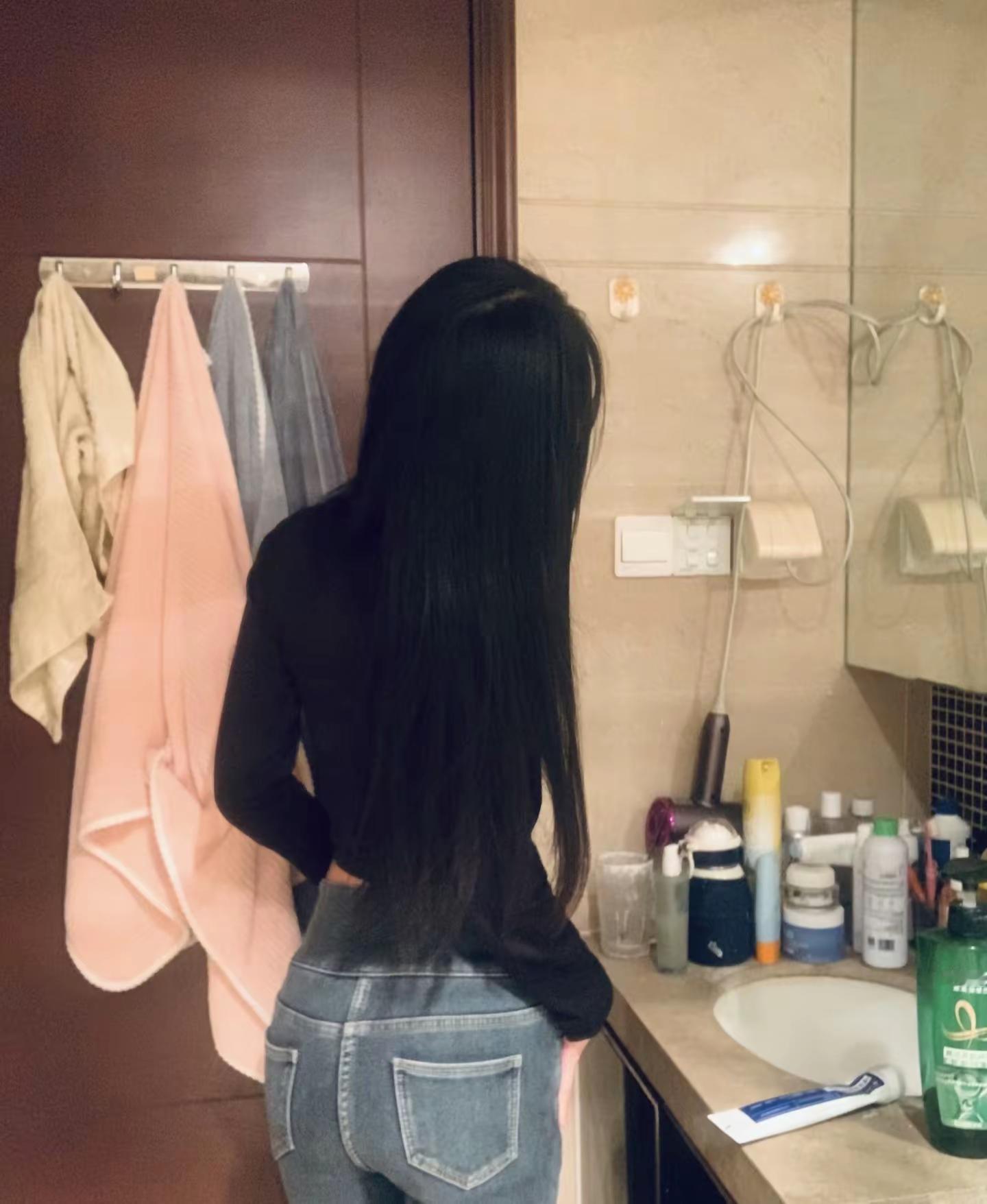 <p>美背杀 原相机无美颜 <!--{img:0}--><!--{im...