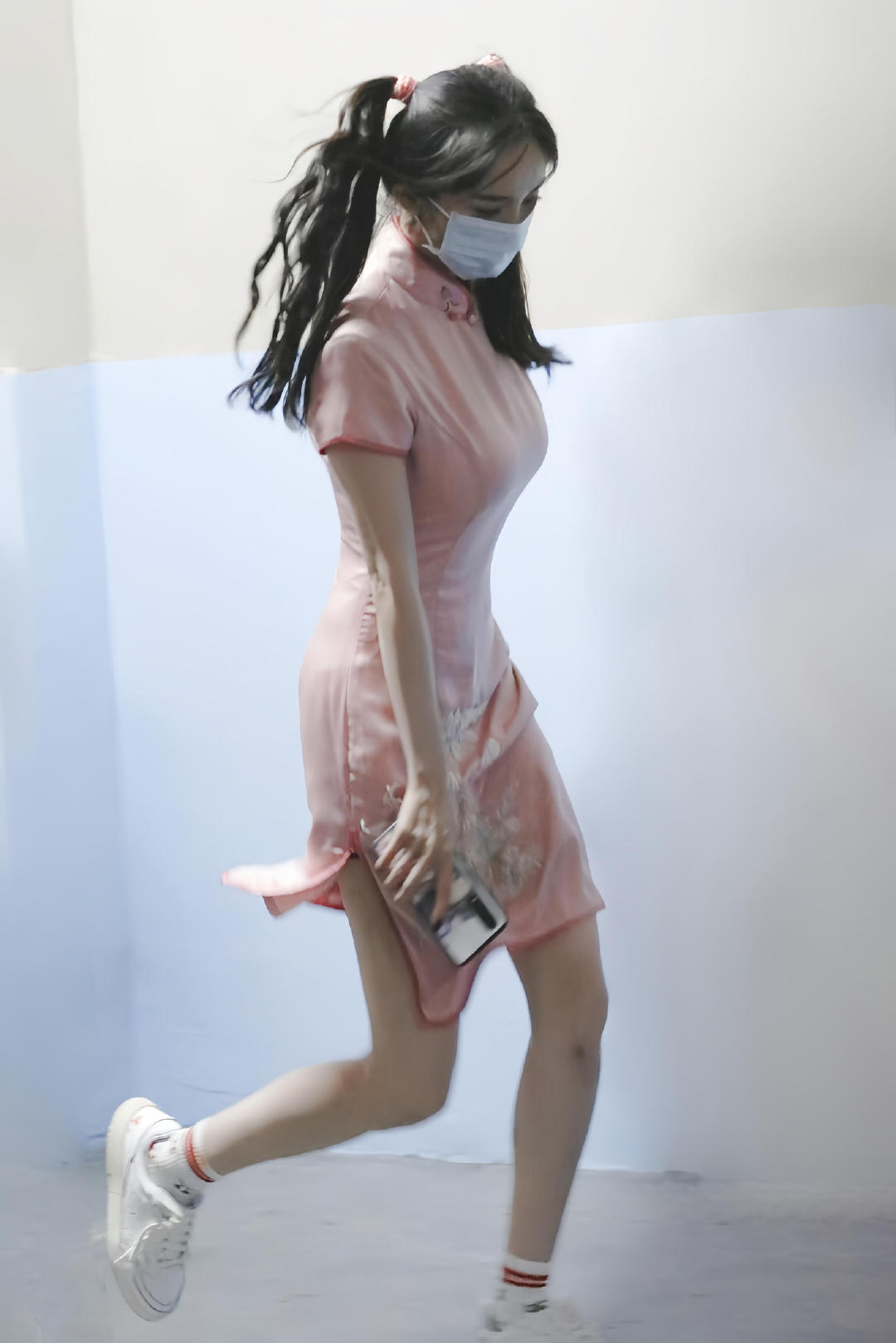 杨幂 粉色旗袍 ​