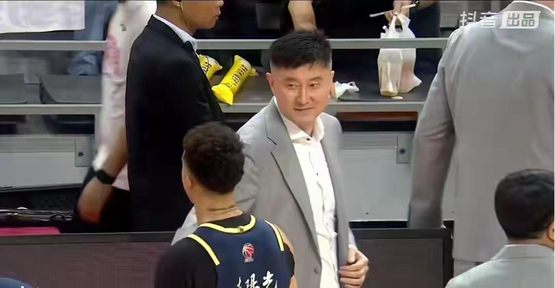 常规赛排名悬殊的两队（广东第5vs广州第12）将在季后赛12进8首回合...
