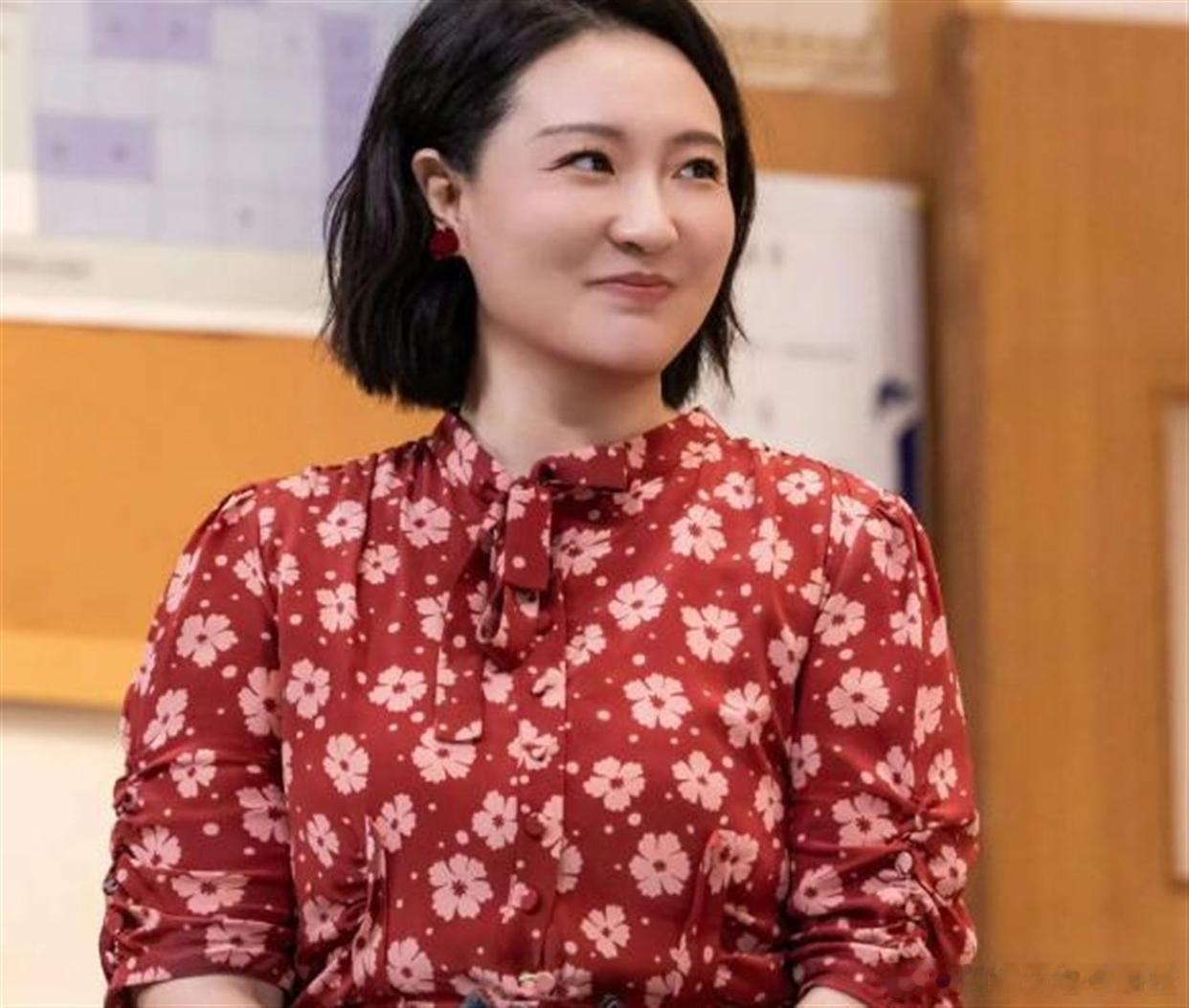 追《兰香如故》本是冲谭松韵刘学义，结果被大太太抢了目光，孔令美名字没听过，脸也陌生，可她一坐下，满屋子都是她的气场 ​