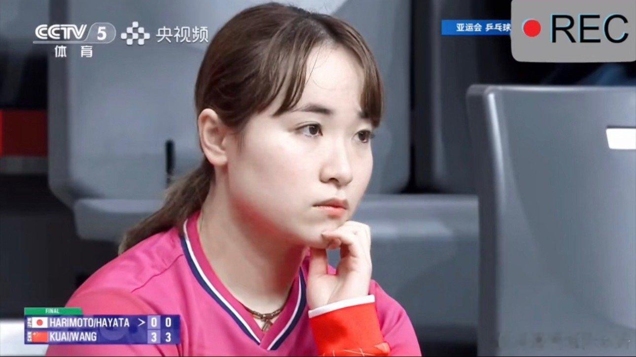 日乒唯一乒乓奥运金牌出自伊藤美诚推荐一位喜欢的运动员——伊藤美诚运动员 伊藤美诚2021年东京奥运会乒乓球🏓首枚混双金牌🥇团体银牌🥈单打铜牌🥉得主集齐奥运单打铜，世锦赛单打铜，世纪杯单打铜的铜牌大满贯得主日本🇯🇵乒乓球🏓现役T0档人物虽然现在水平下降，但仍是在女子乒乓球特殊打法上成就最高的选手。