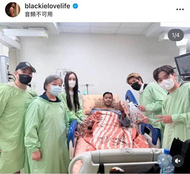不烟不酒不应酬的人，进了ICU。
原因不是酒局，不是熬夜应酬，是他那个改不掉的坏习惯，每天晚睡早起。
陈建州自己发的病房合照，王力宏提着尿壶，他躺床上竖大拇指，范玮琪、唐志中和他妈站旁边。这场面看着像兄弟情深，其实是他刚从鬼门关前走了一趟。
六年多，他有时只睡3到4小时。凌晨2点还在回信息，清晨6点