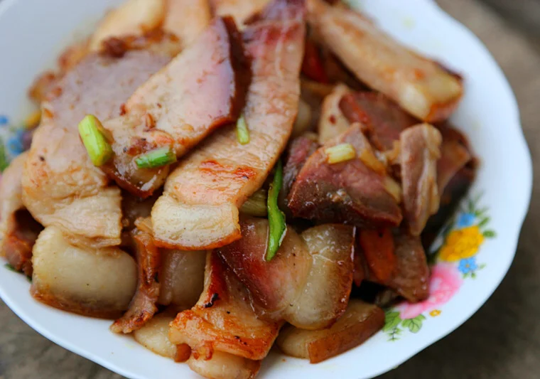 美姐姐家之最爱炒腊肉啦
