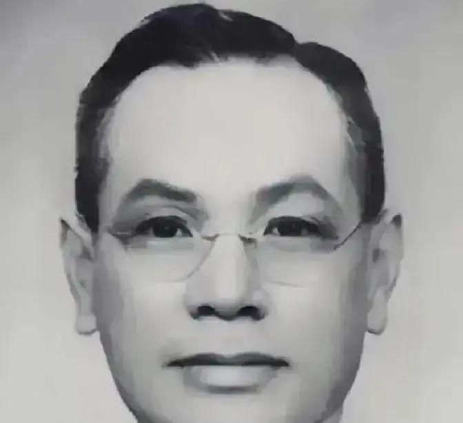 1951年，中共首位双重间谍鲍君甫，临判死刑之时竟自说：陈赓和周总理其实都认识我。
 
昏暗的提讯室里，鲍君甫说完那句“墙缝是我贴的”之后，空气凝固了几秒。法官低头在卷宗上写了几个字，然后挥手让法警把人带回去。铁门关上，脚步声消失在走廊尽头。法官盯着手里的笔，笔尖在纸上留下一个越来越深的墨点。