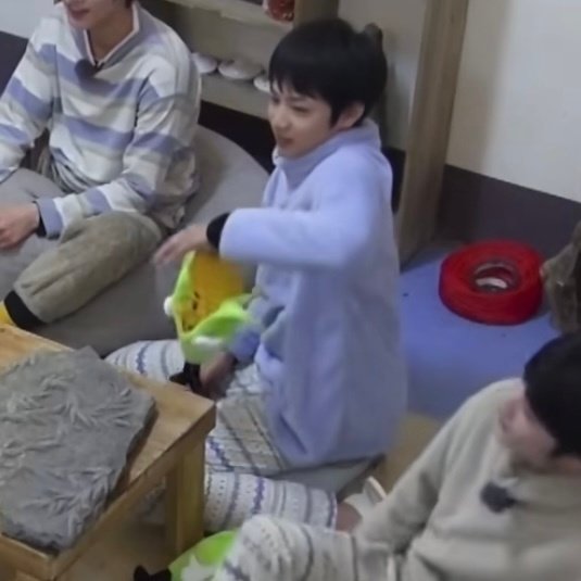 娥宝宝的身体好柔软，可以做好多柔韧性要求比较高的动作[哈哈]

#刘耀文 廿一涵锋淬焰驰光# ​