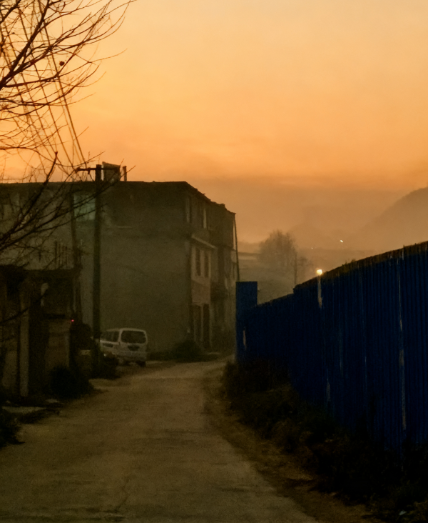 刘震云一针见血： &;中国人的处世哲学， 全藏在&;人情世故&;四个字...