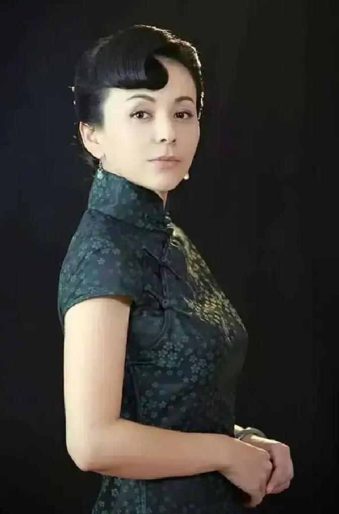 王子文劝王琳:“你房子这么大，可以去把父母接回家住。”王琳直接拒绝:“能给父母安排养老院，就已经仁至义尽了。”

王琳说完这话，转身去厨房倒水。她走得很稳，手里玻璃杯也没抖。客厅里一下静了，只能听见窗外隐隐的车流声。王子文张了张嘴，最后还是没出声。
这事发生在2023年秋天，上海。王琳那栋别墅在浦西
