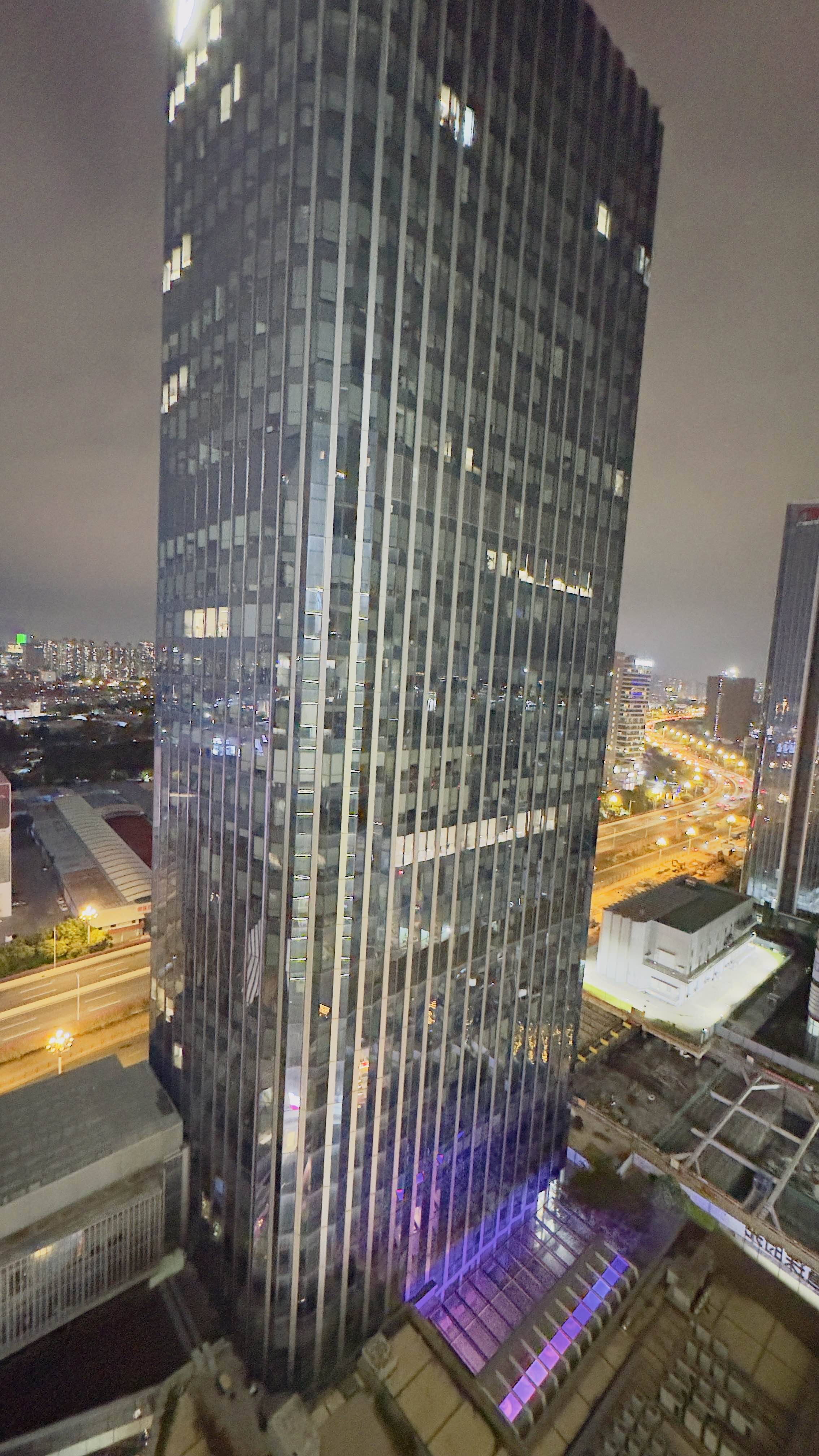 夜晚里的广州 又见丹桂飘香 淡淡的幽香 保利鱼珠港 夜晚11:00 夜...