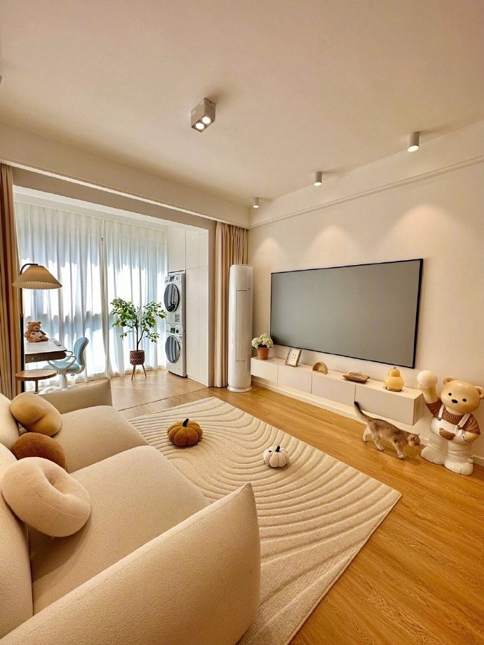 #美好家打造指南# 
89平温馨原木风小屋🏠 ​​​，对奶油风真的没有抵抗力～ ​​​