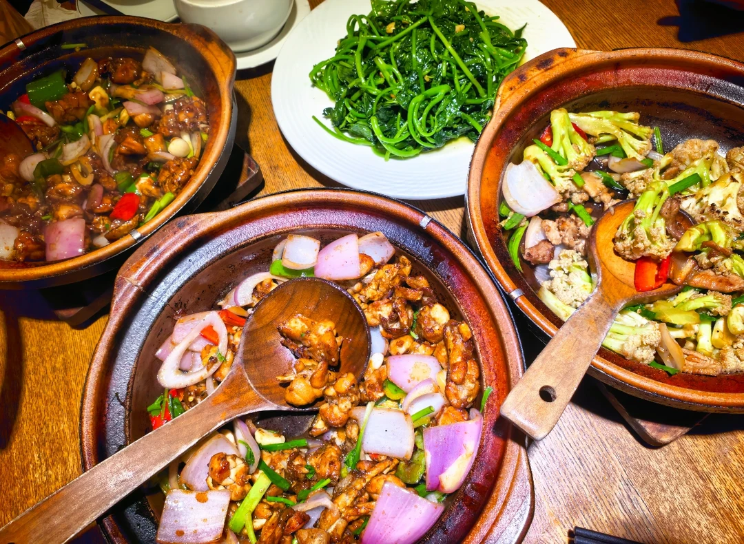 深夜暴击！G仔探店！“酸菜鱼店”食啫啫煲