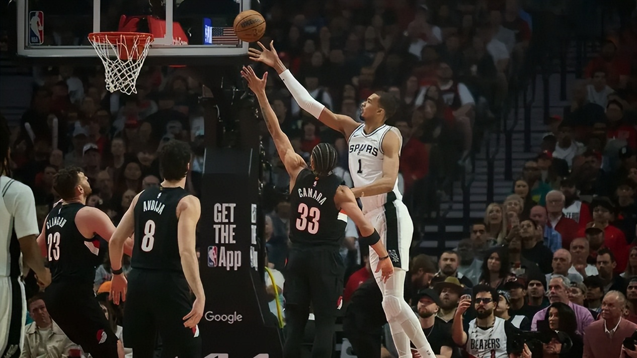 马刺3比1夺赛点：一场19分逆转的背后，只有四个字—文班亚马。  先看...