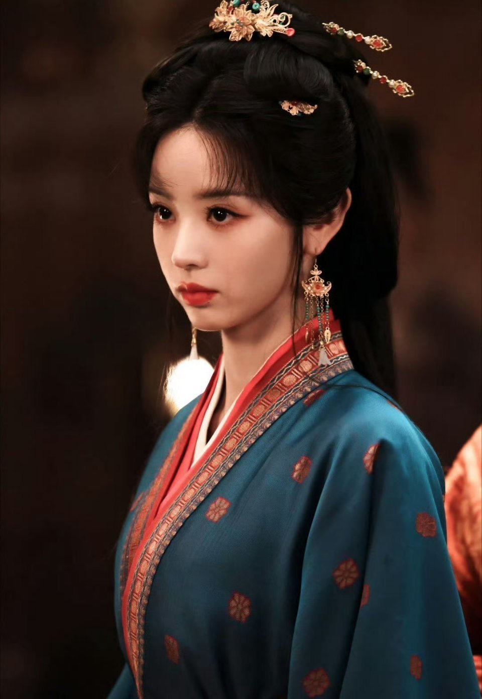 bs明星#田曦薇一人分饰两角#👍🏻
小田的演技，灵动有感染力，情绪转换很自然。这次要同时塑造两个不同的角色，要区分两个人的神态、性格，不能让观众看混，非常考验功底。期待她用表演塑造出反差感，把两个独立鲜活的人物演绎出来，坐等新剧上线。#田曦薇[超话]# ​