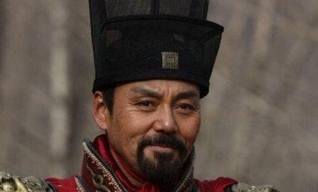 给岳飞平反的人，为什么被砍头送敌国？
1207年的冬天，南宋临安城外，一场特殊的“交易”正在发生。
送出去的不是金银财宝，也不是普通的战俘，而是一颗人头。

这颗人头属于韩侂胄。几年前，他还站在南宋朝廷权力的顶端，推动为岳飞恢复声誉，打击秦桧留下的政治影响。可几年后，他却成为南宋向金国求和时交出的筹
