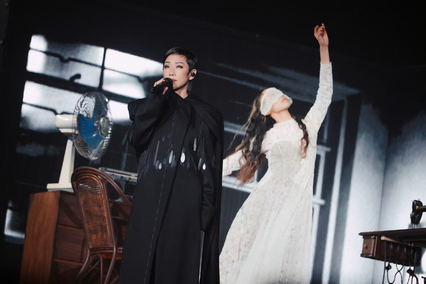 #林忆莲影响力#
天后级别的歌手是这样的！开演唱的时候就看得出影响力了 ​