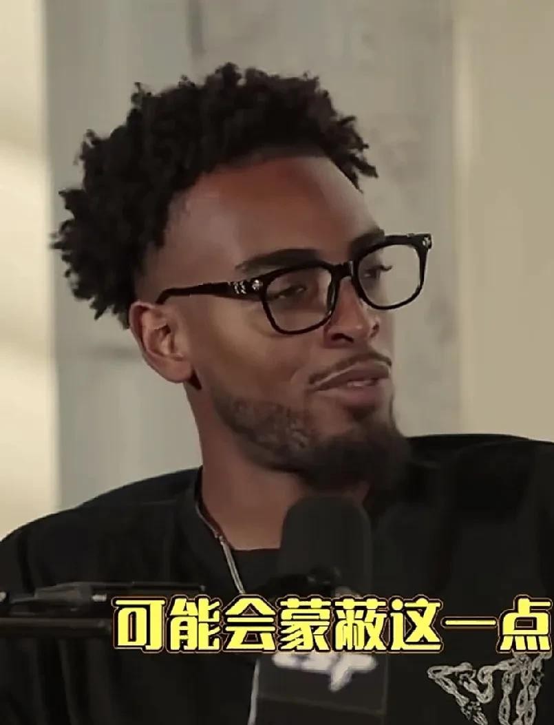 威少跟詹姆斯当年在湖人到底为什么尿不到一个壶里，终于有当事人把窗户纸给捅破了。
前湖人前锋特洛伊·布朗最近上节目爆了个大料，直接把当年更衣室那场暗流涌动给抖落了出来。
那天打完比赛，詹姆斯站在屋子中间给全队训话，话里话外全是顶级赢家的偏执劲儿，说大伙儿必须得贪婪起来，把势头咬住，奔着更多胜利去。
