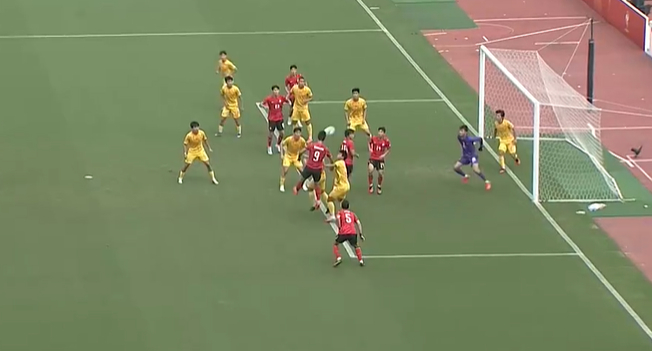 【王钰栋单刀破门，U23国足1-2遭韩国逆转，无缘亚运会男足决赛】北京时间今天下午14:00，在爱知·名古屋亚运会男足半决赛，中国队对阵韩国队，向决赛发起冲击。在此之前，亚运会历史上的男足项目，中国与韩国5次交手，中国队5战全负，进2球，丢12球。
第22分钟，毛伟杰挑传，王钰栋单刀破门，U23国足1-0 ​