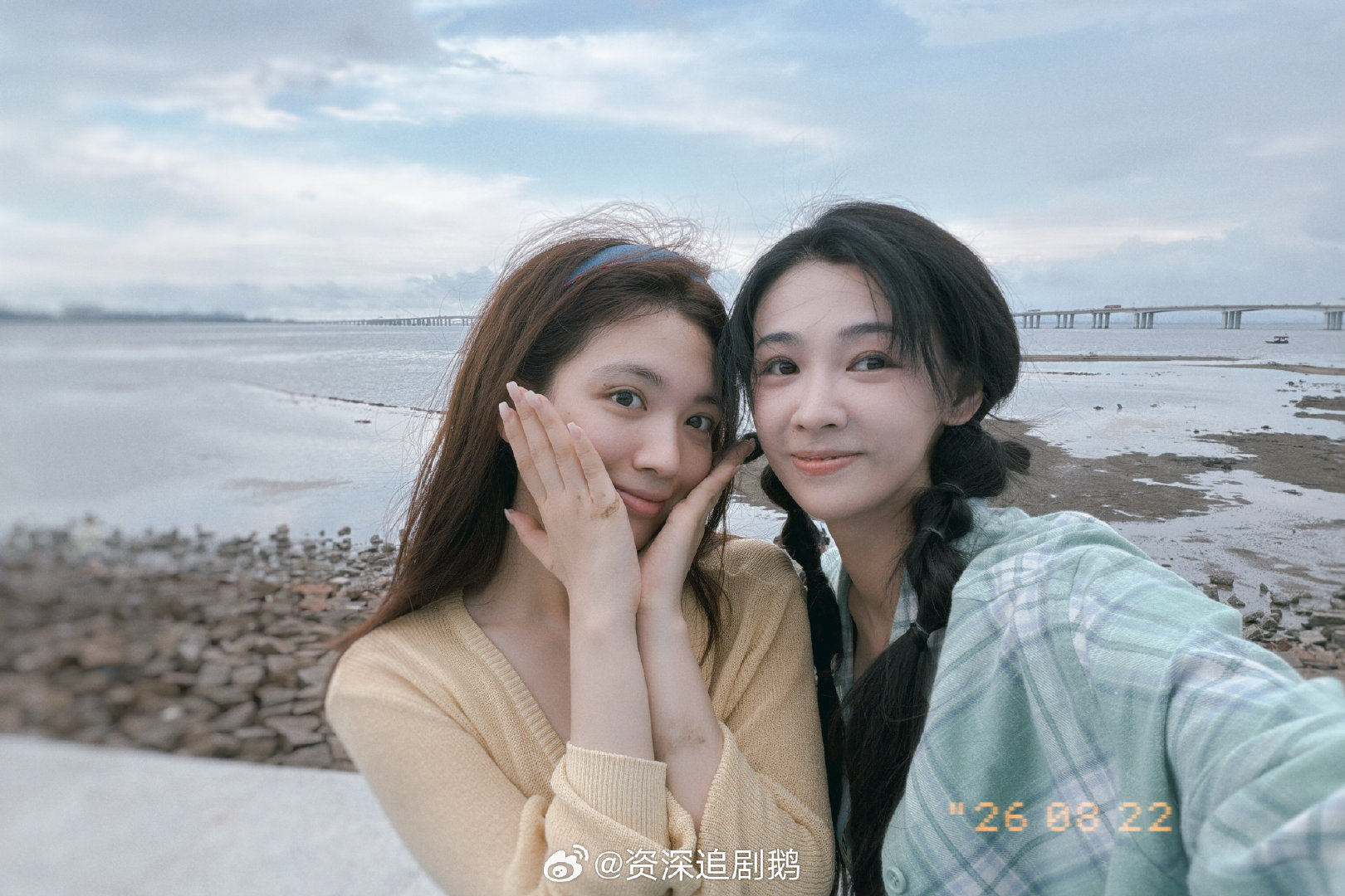 #丁笑滢点赞代露娃长文##丁笑滢发拥抱表情安慰代露娃# 代露娃发长文回应，丁笑滢点赞并发拥抱表情安慰，这波无声的力挺，足以说明两人关系有多铁。 ​