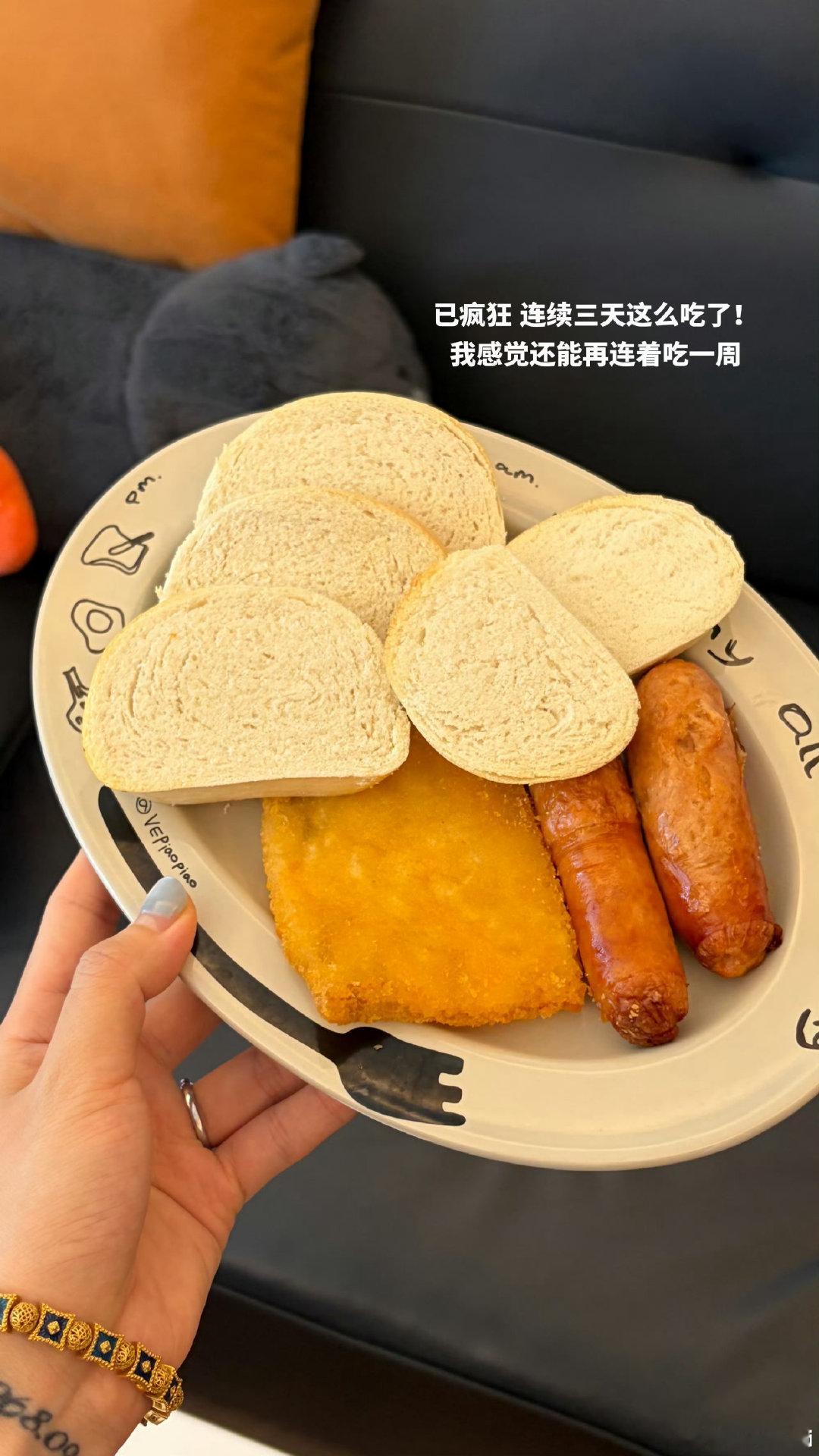 最近经常出镜的鳕鱼排问的比较多是山姆的！我感觉跟麦麦的鳕鱼堡鱼排没啥区别 非常好吃 ​
