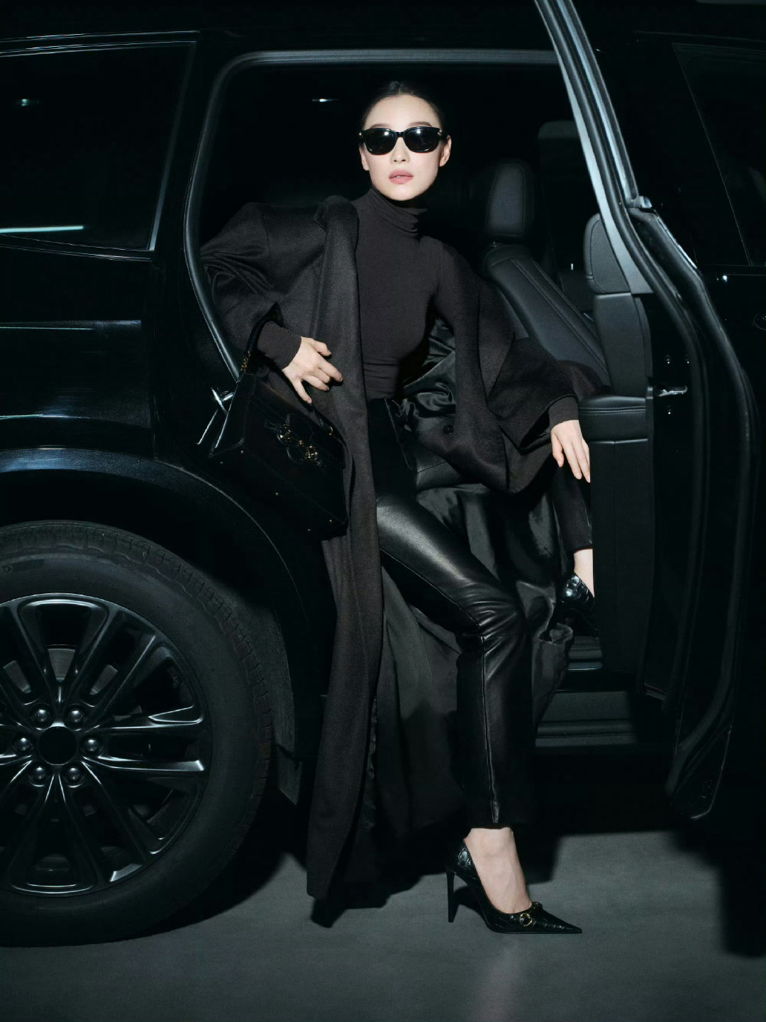 倪妮 启程米兰，两套Gucci 造型上演职业Lady的日常，通勤or 出差，一样的飒爽摩登。🌼🍃🌸🍀#春夏时装周# #时装周# #米兰时装周# ​