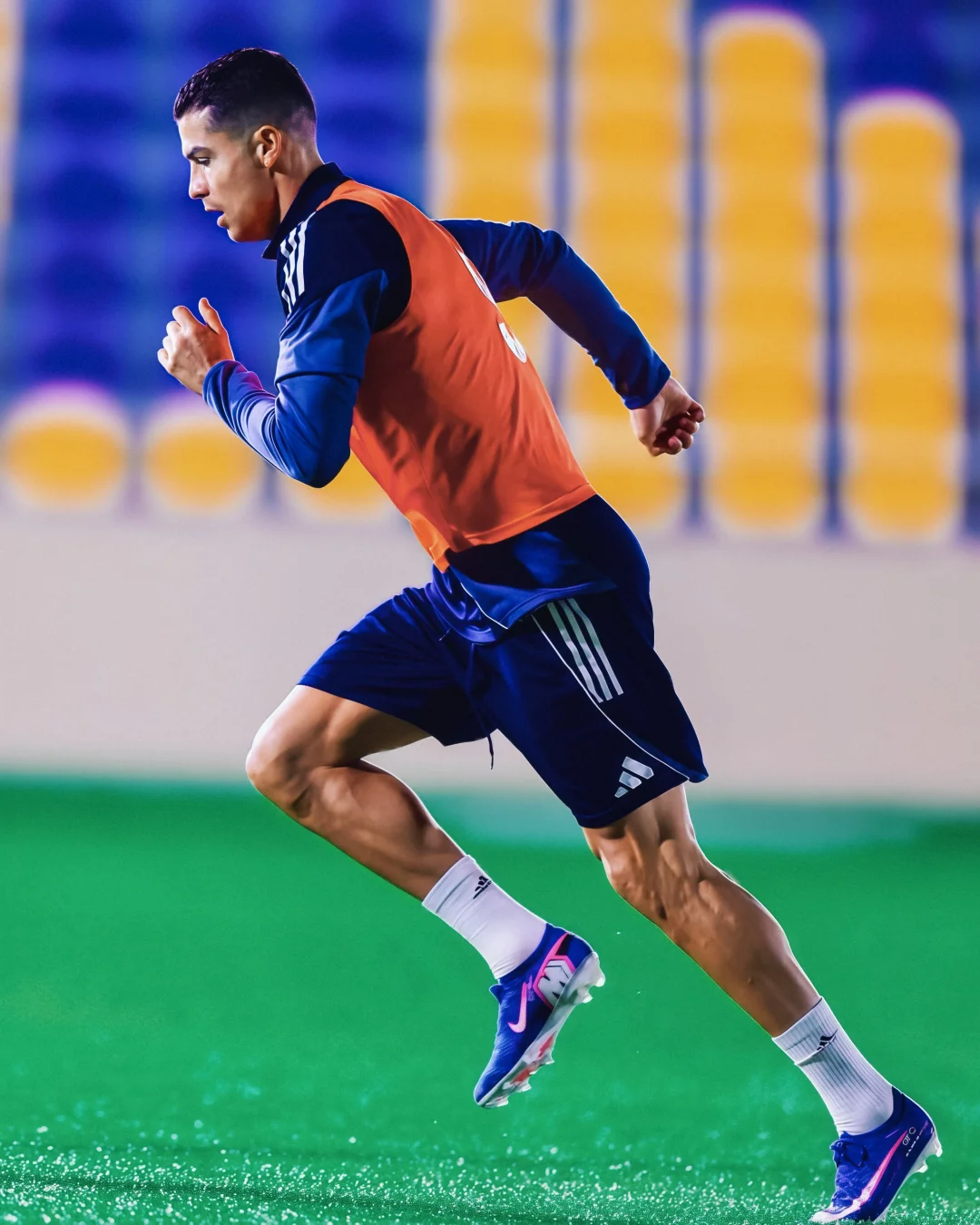 C罗今天的训练图集，战新月倒计时