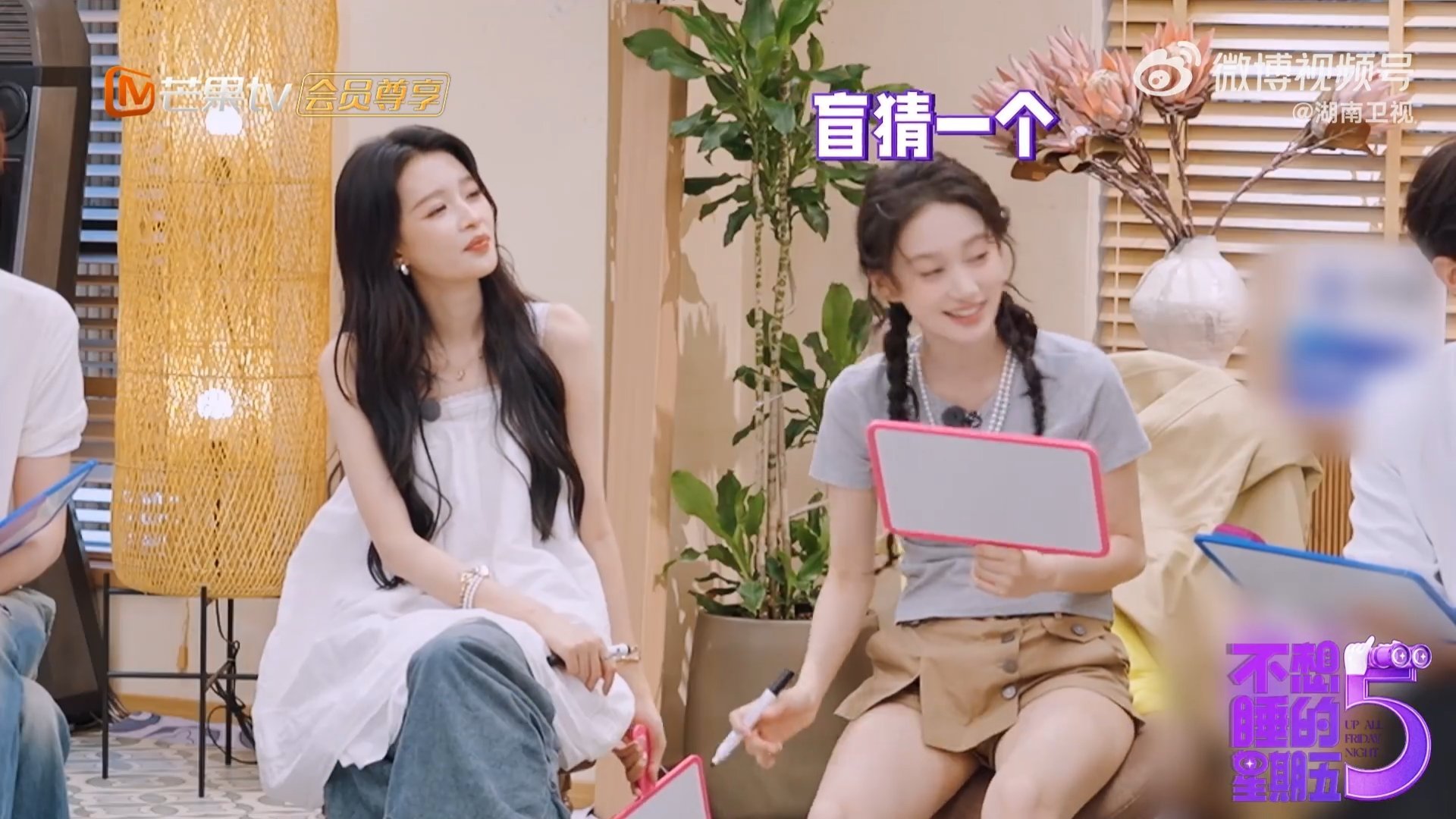 #疯了的安陵容就唐艺昕这样##不想睡的星期五#没想到唐艺昕演疯了的安陵容这么适配，破碎感和疯感双重拉满。 ​