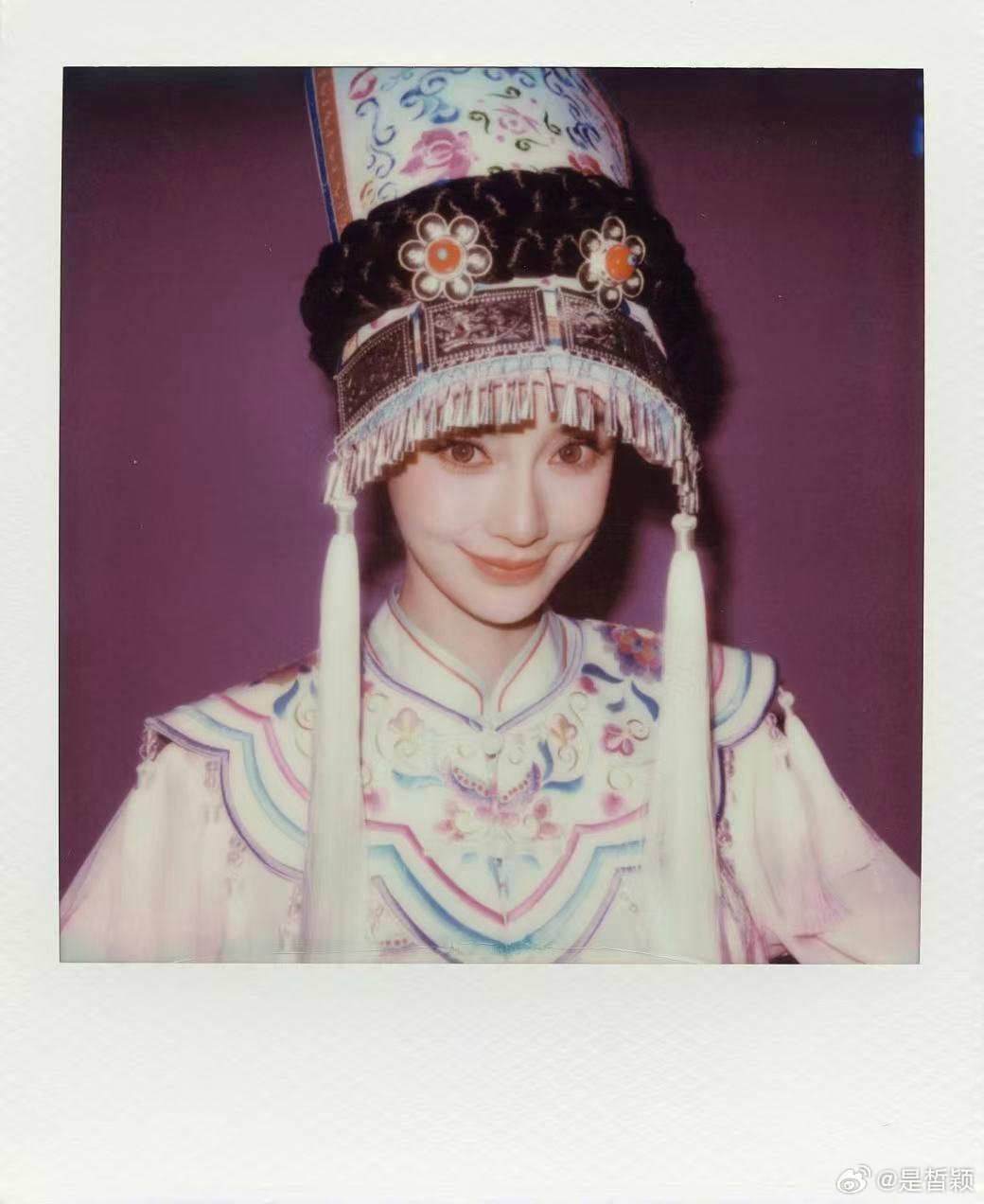 #angelababy[超话]# ab#angelababy# 

“你像闪耀的星星，而我却不是星星旁边的月亮。”

​