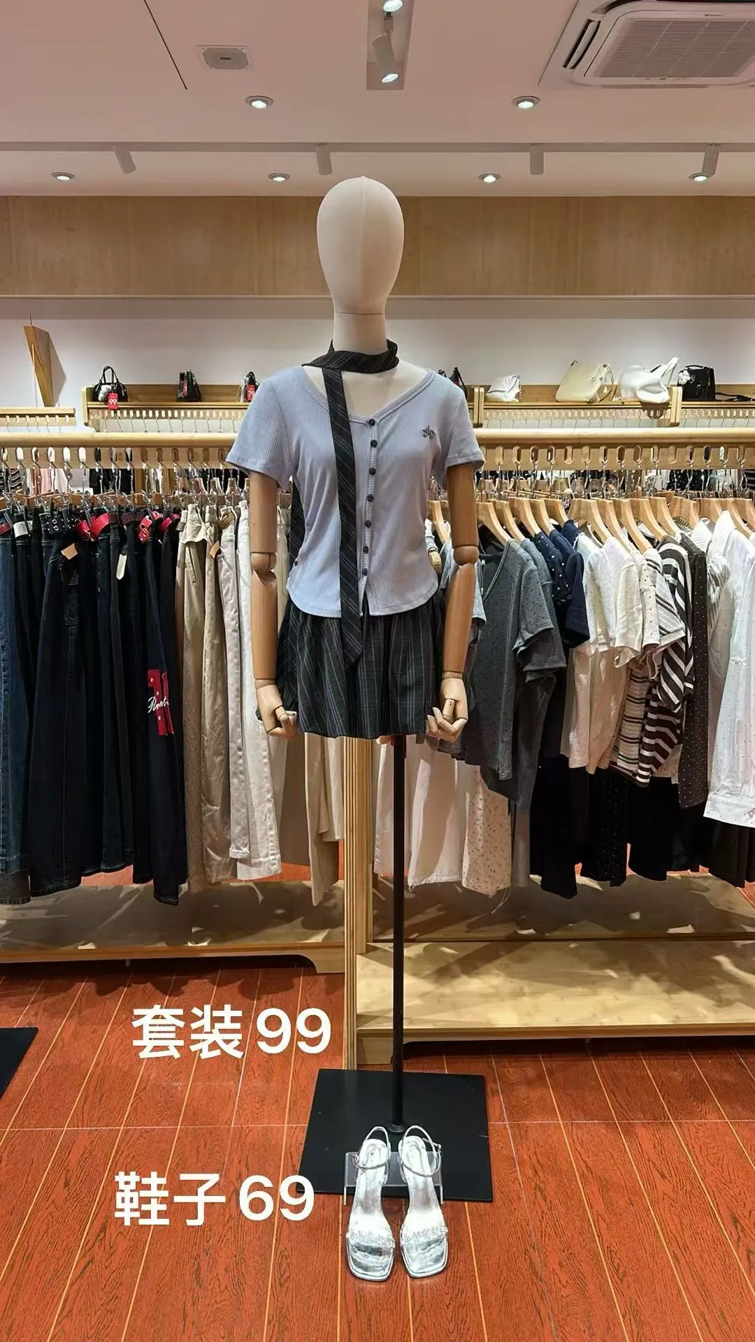 #买衣服 #衣服搭配 店内实拍