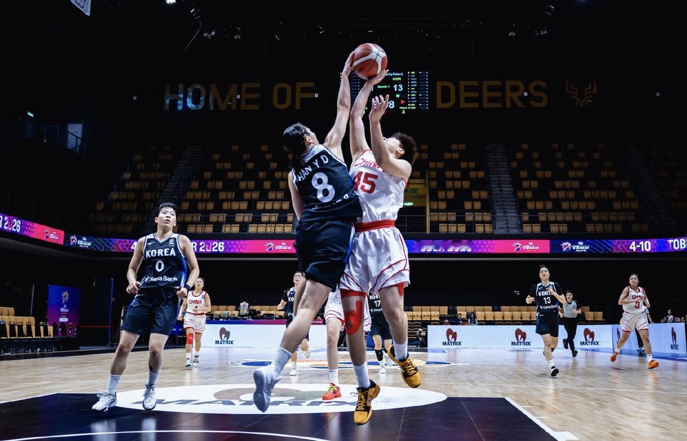 U18女篮亚洲杯季军赛战报！
中国U18女篮 106-69 击败韩国U18女篮，37分大胜，收获本届赛事铜牌！
核心球员数据：
✅李沅珊：35分3篮板10助攻2抢断2盖帽
✅孙晗昀：32分6篮板1助攻2抢断3盖帽
✅赵子睿：14分6篮板1助攻2抢断
✅庞云舒：12分2篮板
李沅珊与孙晗昀两人合砍67