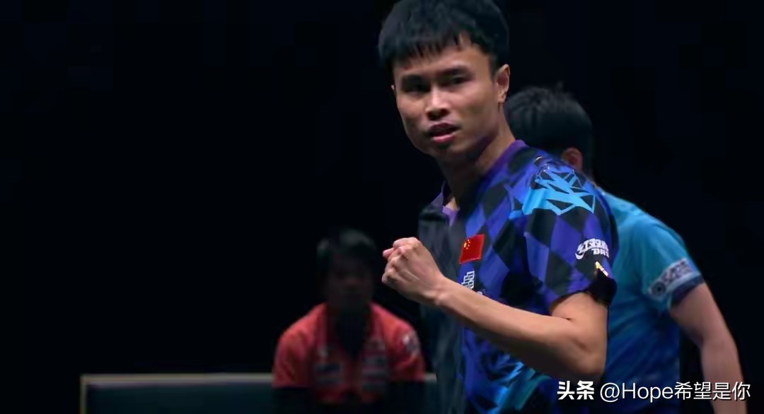 这大概是今天最振奋的消息了！
周启豪3-0张本智和！
一打张本嚣张气焰！
亚运会刚刚被阿拉米扬打晕！
这次来到北京，中国本土作战！
更是狠狠地给张本上了一课！
王队和小石头虽然在休病假，可我们的乒乓球队始终有人能在关键的时候站出来！捍卫国家荣誉！
日本梯队建设虽然完善，但是队员的心态属实不太稳定！松