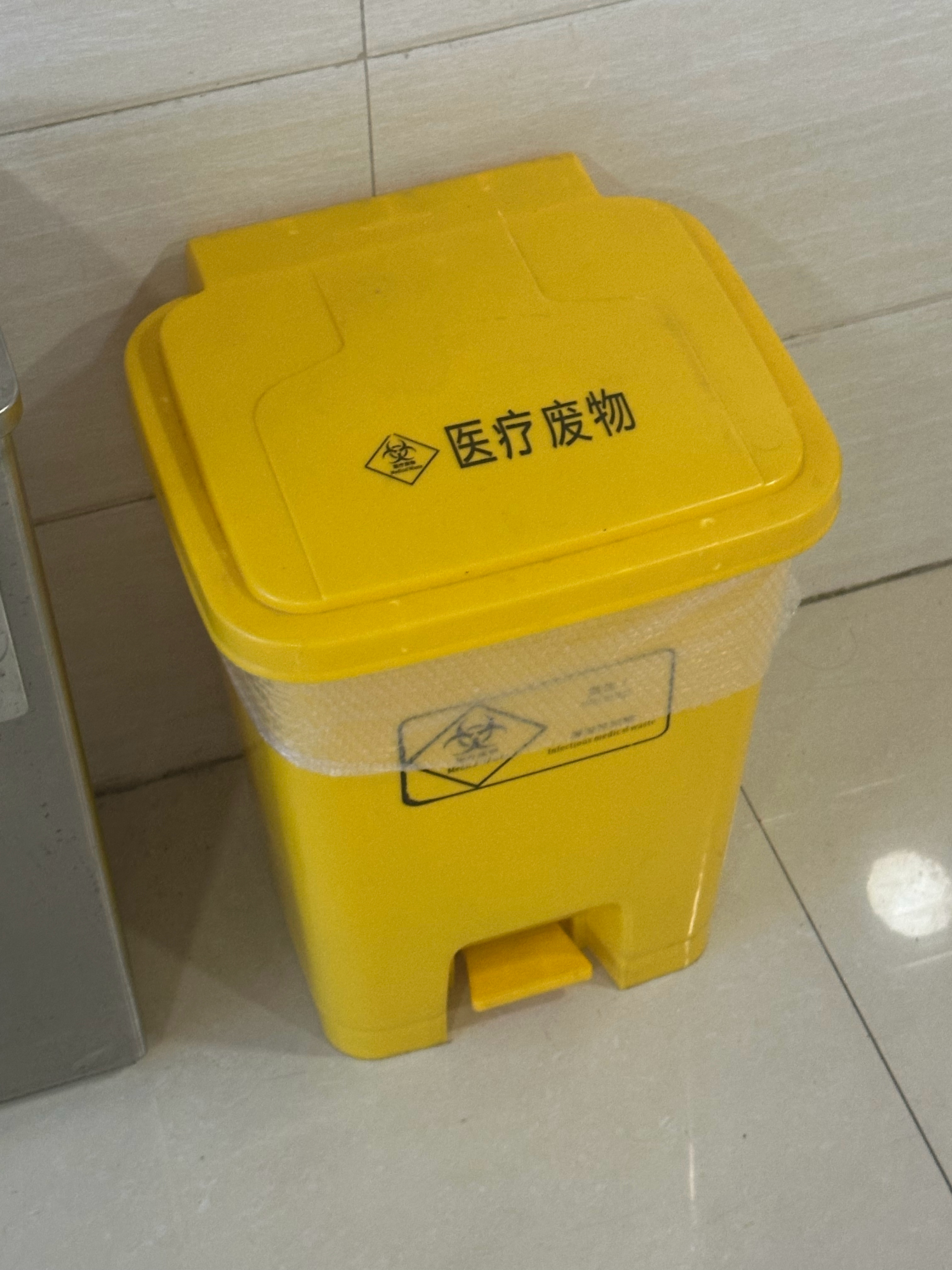 孝研已经到了没有回头路的时候然而各种平台每天稳定刷到医闹贴子，跟正在门诊实习的朋友小聊几句发现医闹真是无处不在。没执业证的怕被讹无证行医，有执业证的怕被讹不在执业地址施救，漏诊被判刑，开检查被投诉，救活了感谢菩萨保佑，没救活高低鸡蛋里挑骨头试图讹笔大的。医保不让开，集采的不敢开， ​