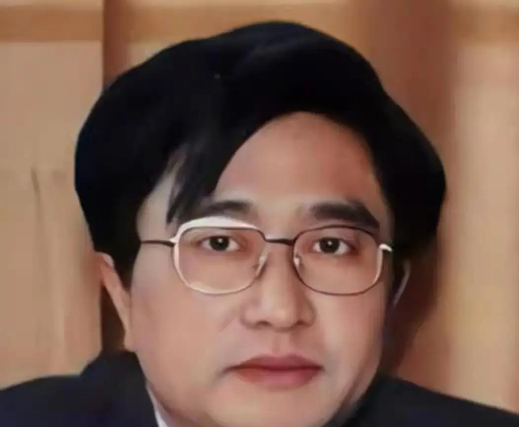 沈阳常务副市长马向东，2001年12月19日在南京被注射执行死刑，成了江苏第一例注射死刑的囚犯。临刑前一天，司法机关出于人道安排他和妻子章亚非见了最后一面。马向东心知这是永别，章亚非却被蒙在鼓里，隔着铁窗拉着丈夫的手，哭着叮嘱他&
