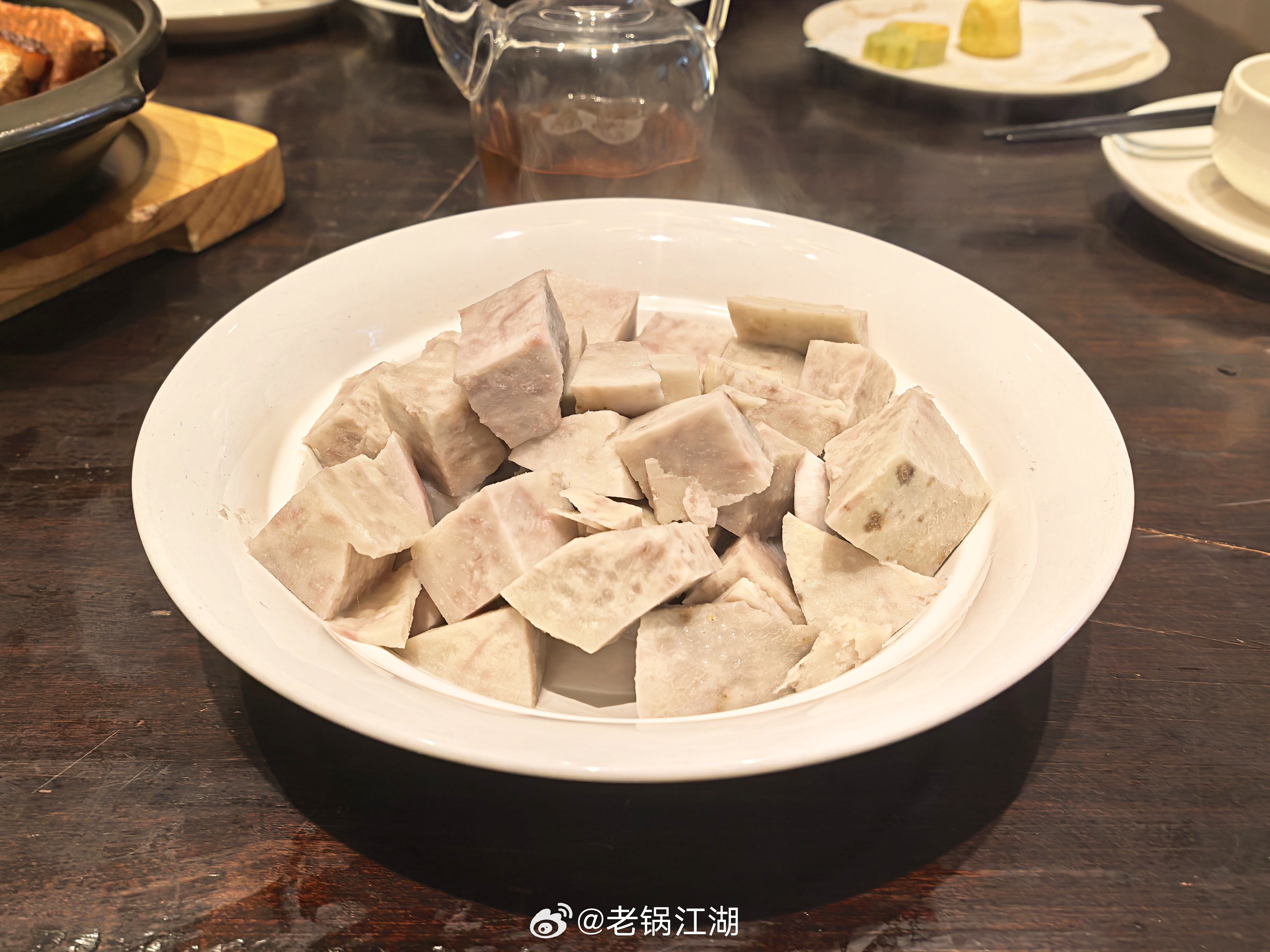 宣和苑寻找美味乡菜。循时节而食，取乡土之材。撷闽北山野当季风物，以武夷寿宁食材入筵。武夷七星肚、香芋扣肉煲、干蒸槟榔芋、洋庄焖冬瓜、寿宁金丝扣……一筵共享山野本味。 ​​​