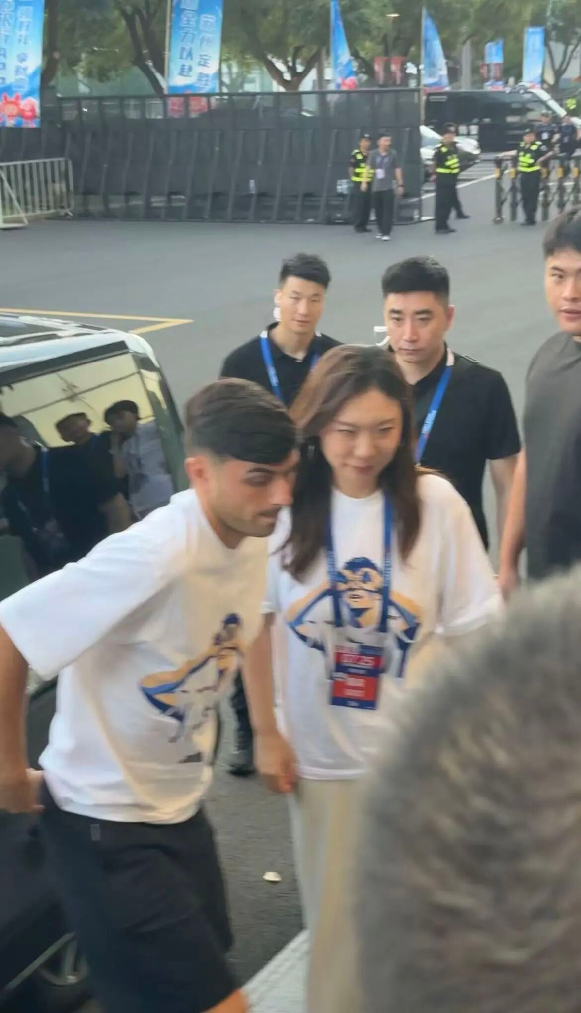 今晚“苏超”无锡队将在客场对战苏州队，刚刚西班牙球星佩德里也已经抵达苏...