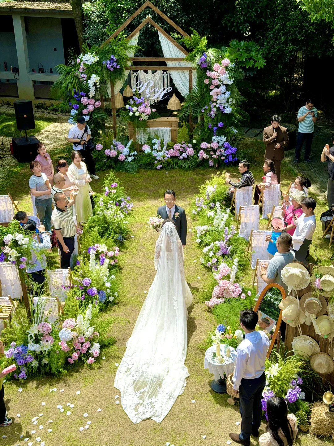 超爱闺蜜的草坪婚礼！！！