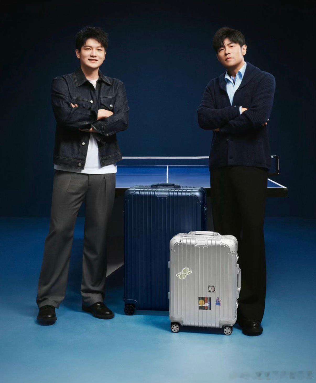 和樊振东在一部品牌广告片中上演了一场梦幻的乒乓球对打，两人有来有回的切...