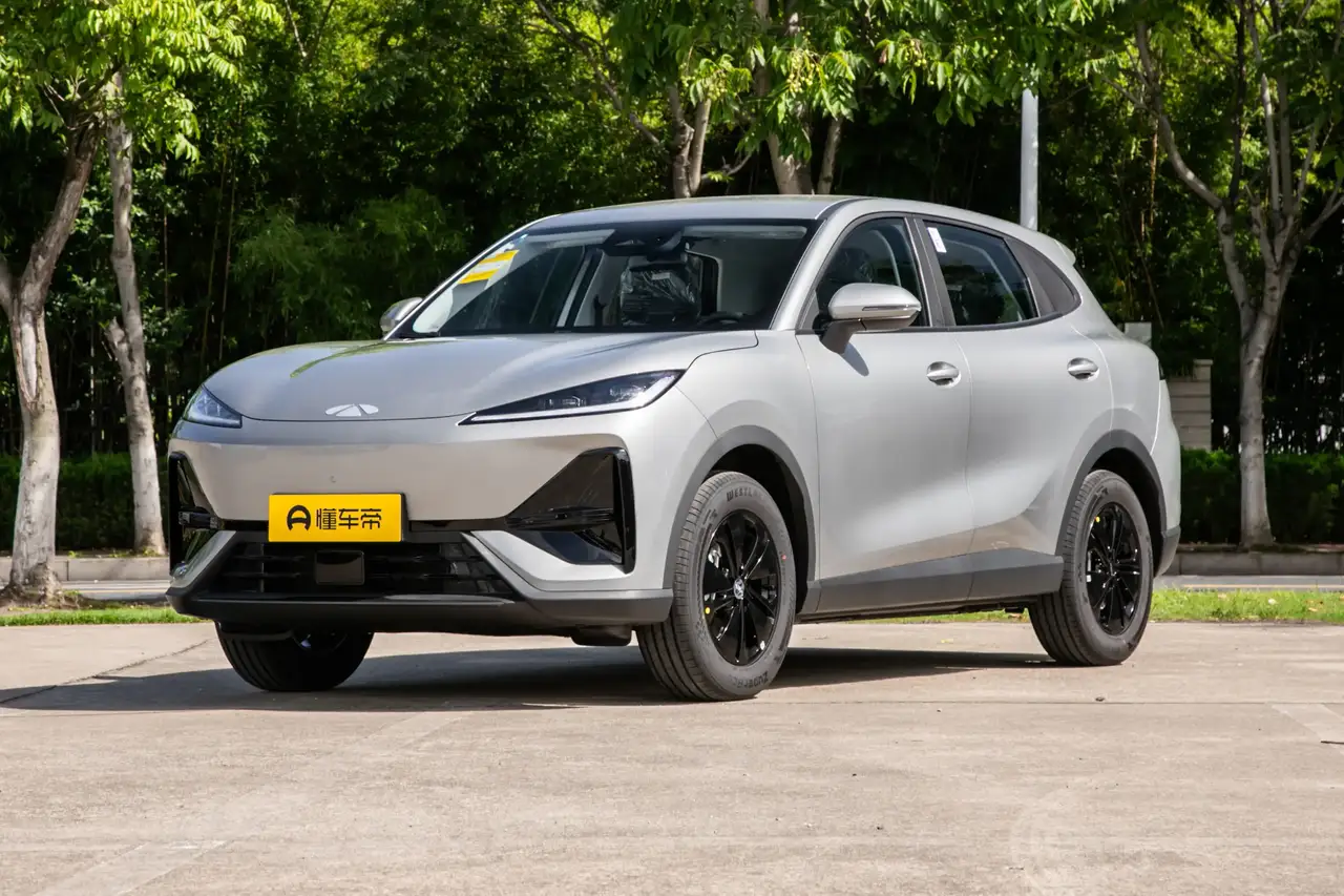 2026年值得买的10万级纯电SUV



一、基础信息
官方指导价：9.79-11.89万，置换优惠后9.49万起
全系统一65度磷酸铁锂电池、CLTC续航600km、178kW后置后驱、后多连杆独立悬架，三版本仅舒适/智驾配置区别 
二、核心优点（同价位竞争力极强）
续航不区分高低配，性价比拉满