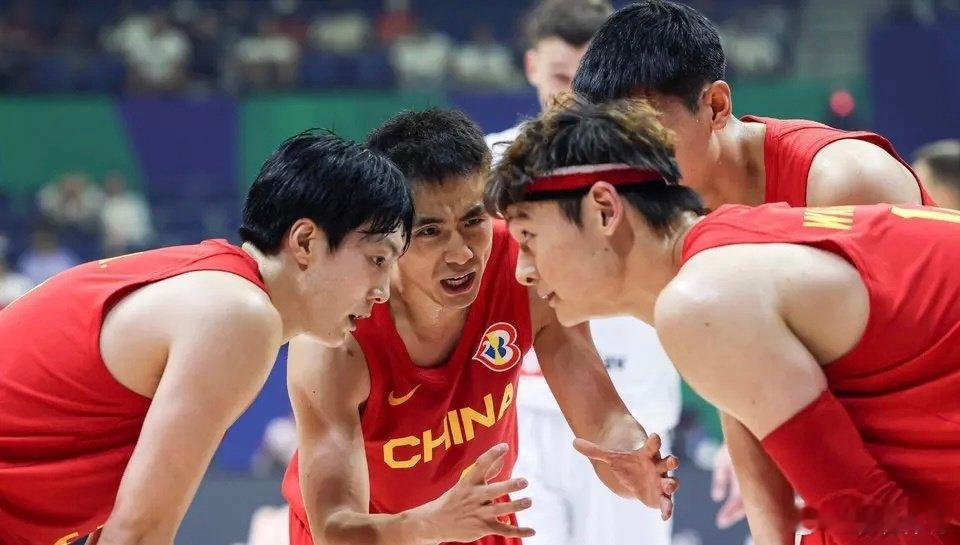 #CBA俱乐部老板集体发声##中国篮球别再竭泽而渔# 打破舒适区、提升对抗、鼓励海外历练，话说出来容易，改起来阻力极大。到底是平息舆论的场面话，还是动真改革，要看后续有没有实招，别又停在口头。 ​